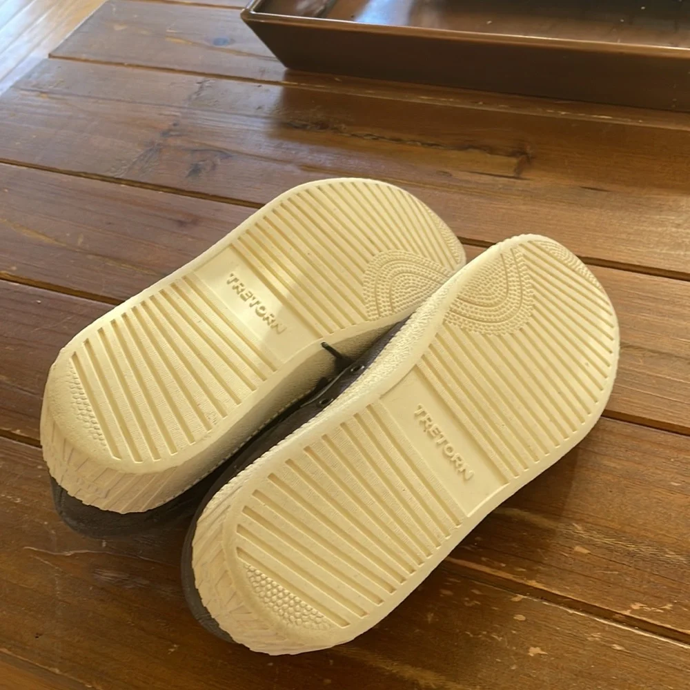 Tretorn Platform Metallic Leather Sneaker Size 7
